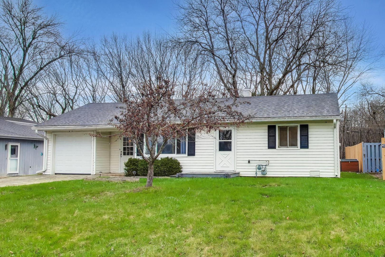 Photo of 239 Maplewood Drive, Antioch, IL 60002