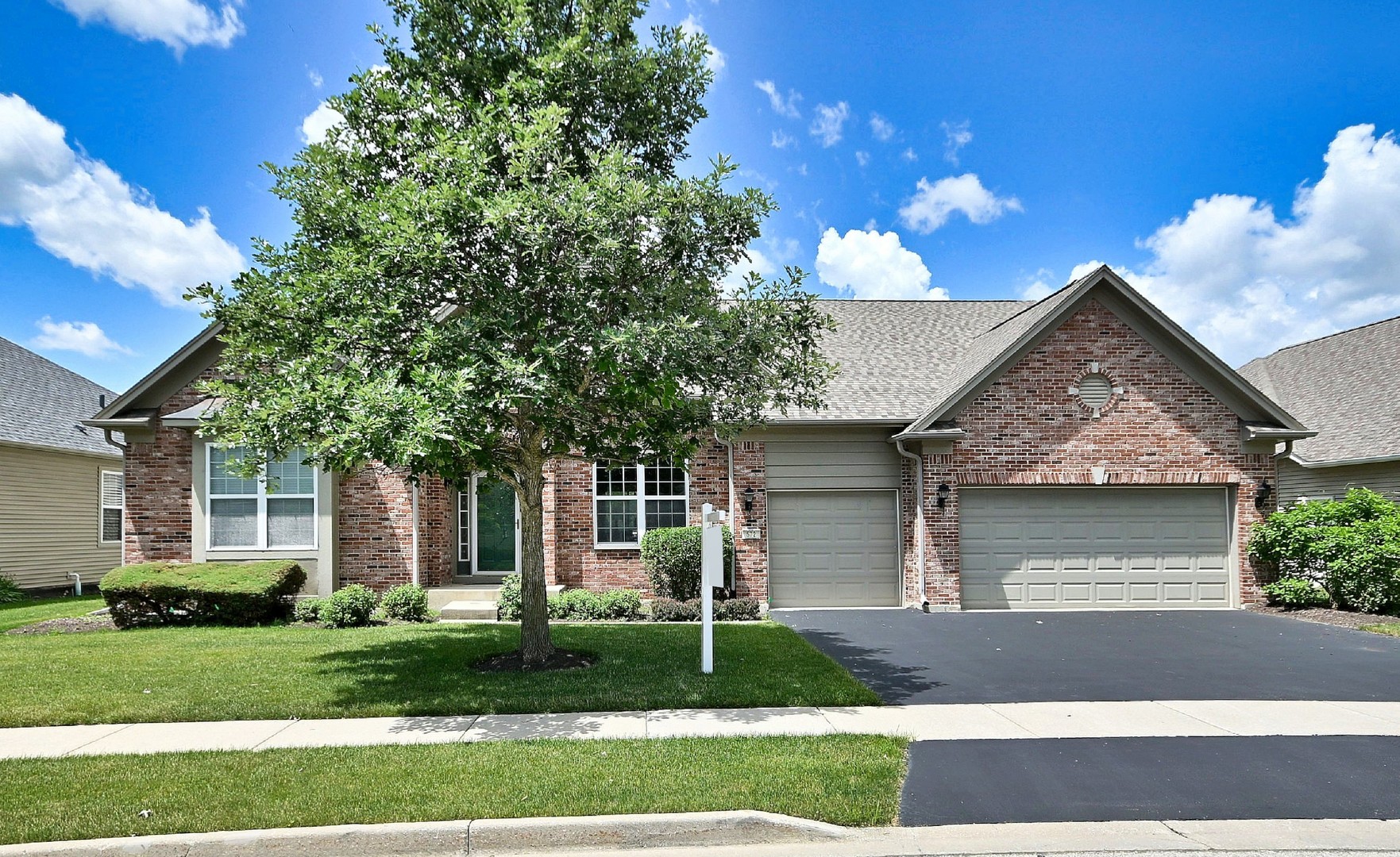 Photo of 572 Tuscan View Drive, Elgin, IL 60124