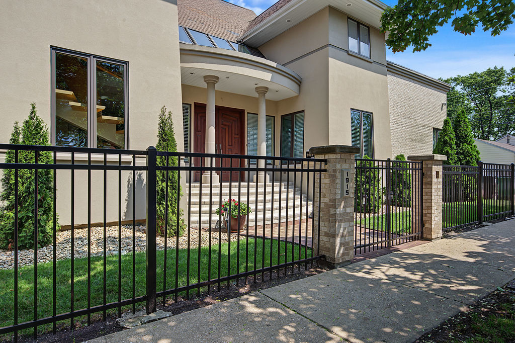 Photo of 1915 S Washington Avenue, Park Ridge, IL 60068