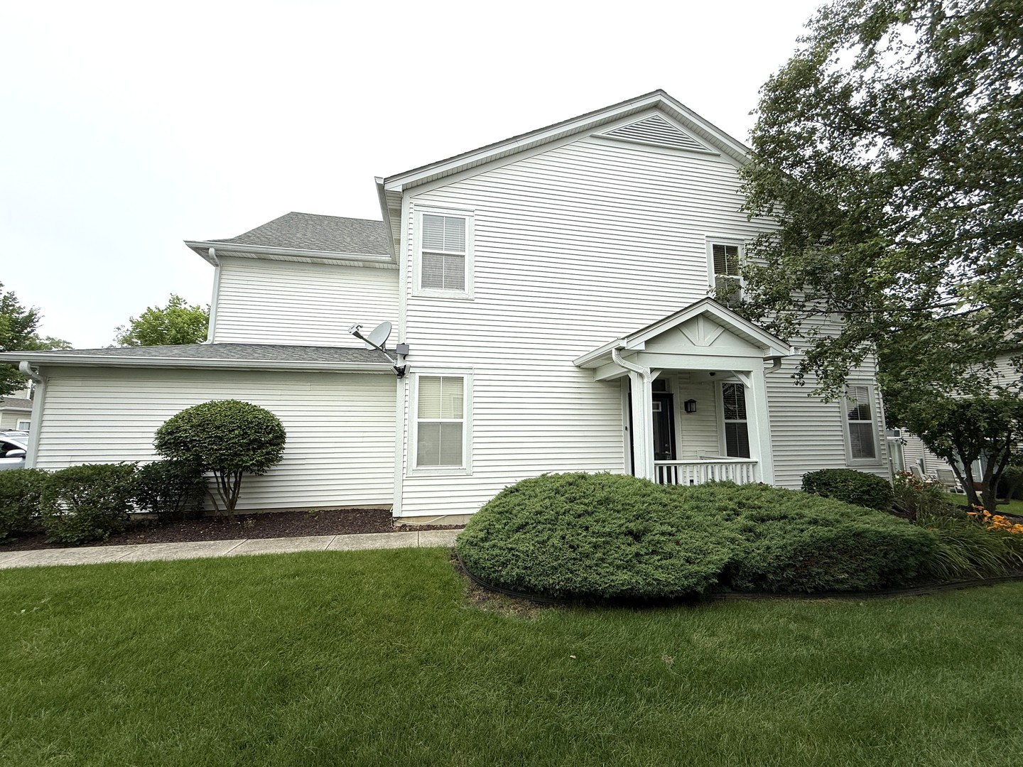 Photo of 2871 Falling Waters Lane, Lindenhurst, IL 60046