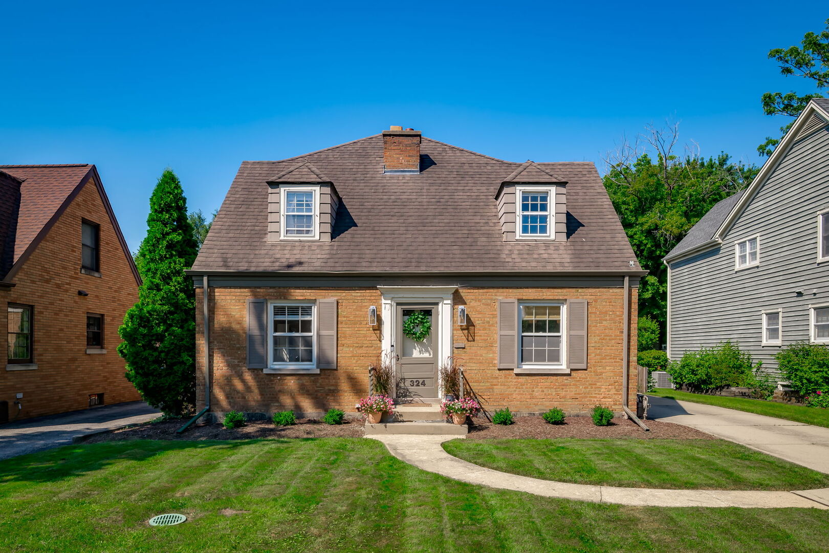 Photo of 324 N Highview Avenue, Elmhurst, IL 60126