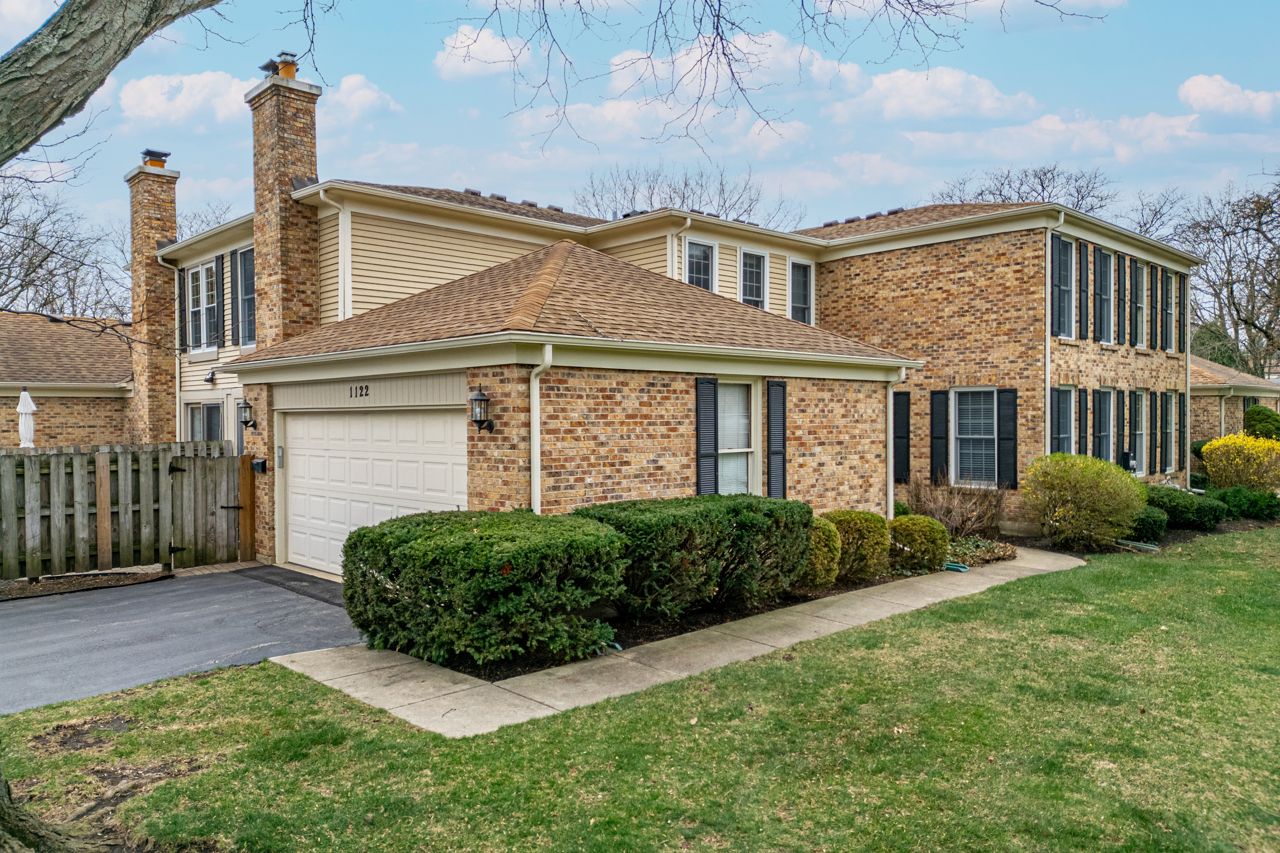 Photo of 1122 Creekside Drive, Wheaton, IL 60189