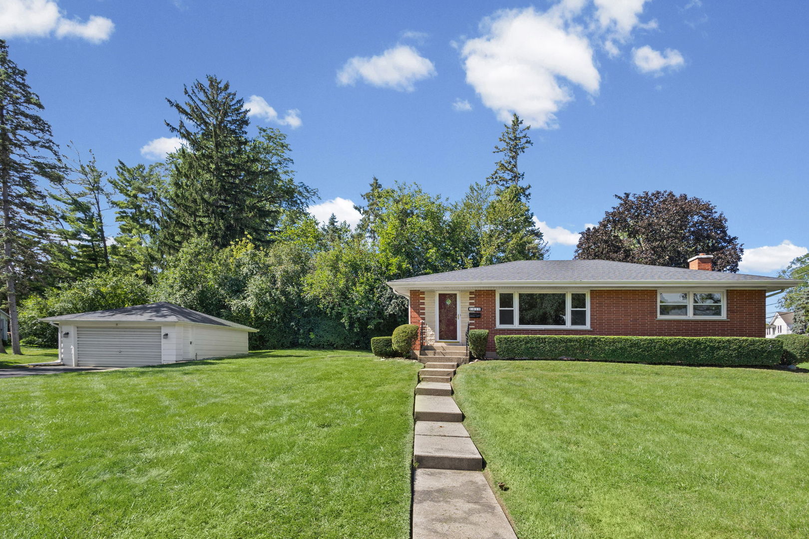 Photo of 1010 Laursen Court, Antioch, IL 60002
