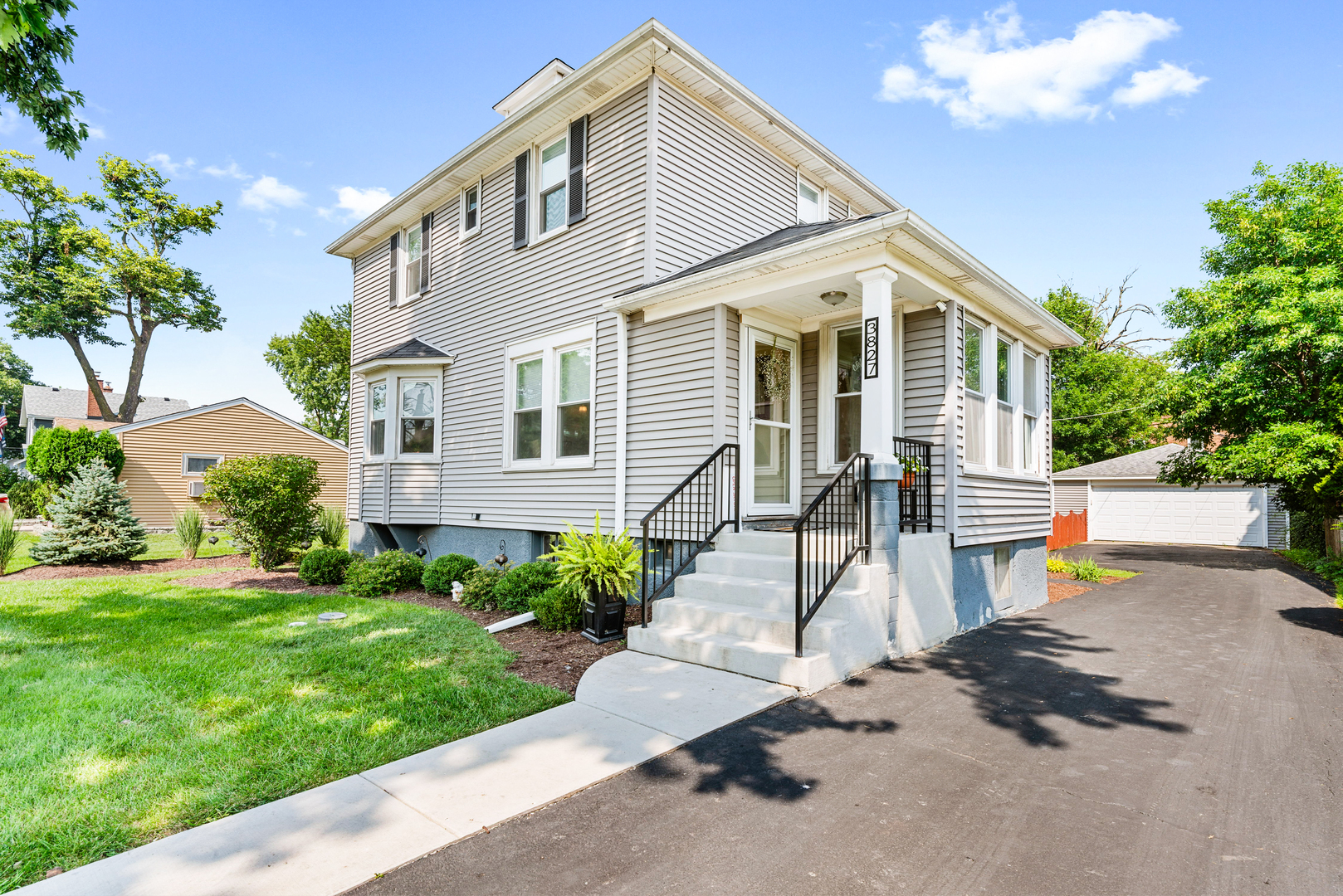 Photo of 3827 HOLLYWOOD Avenue, Brookfield, IL 60513