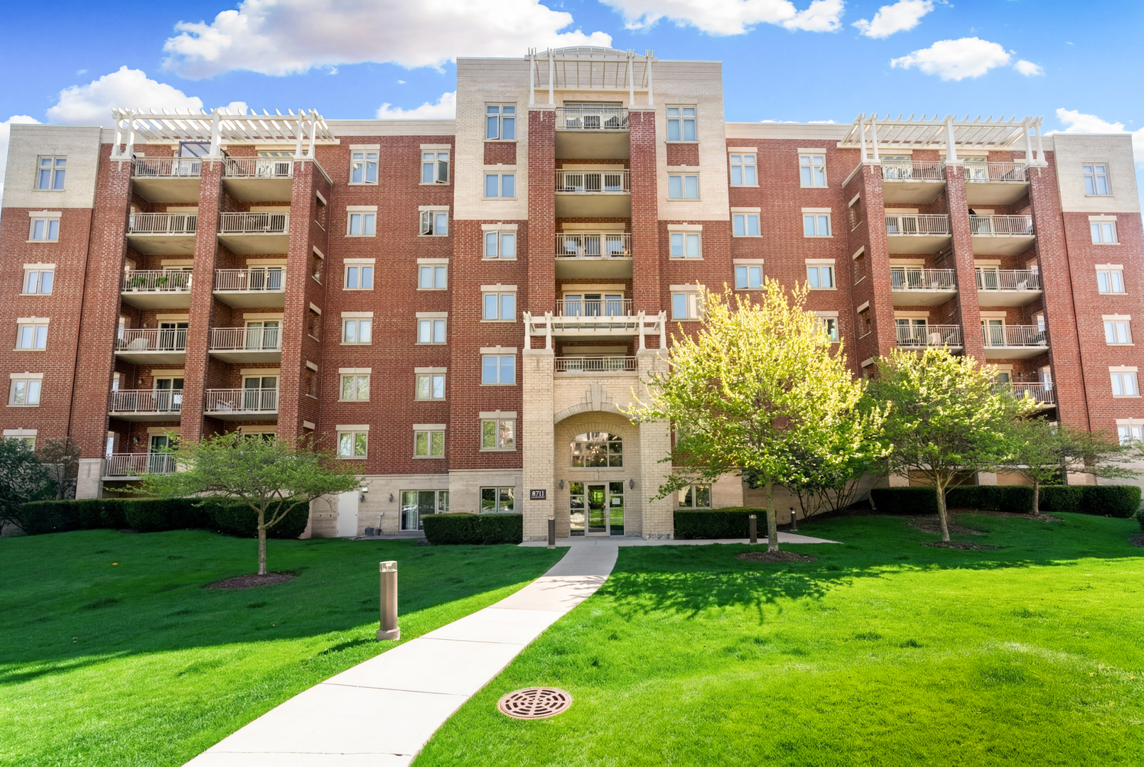 Photo of 8711 W Bryn Mawr Avenue, Chicago, IL 60631