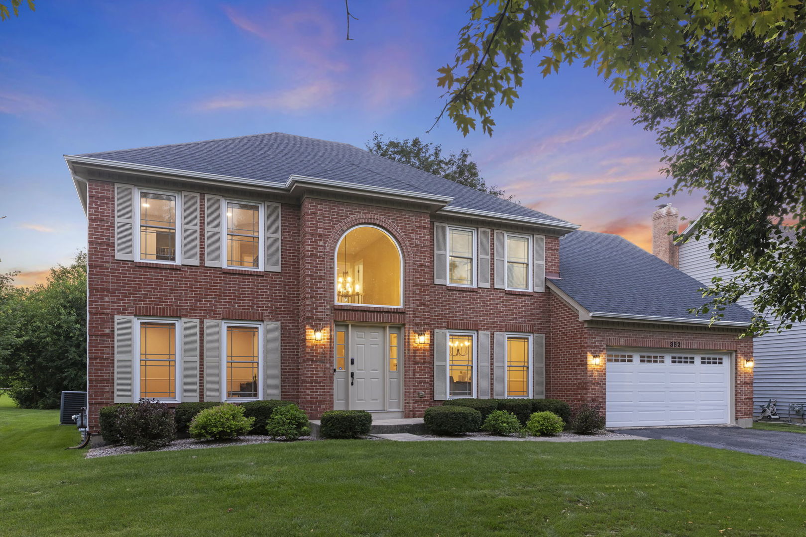 Photo of 352 MILLCREEK Lane, Naperville, IL 60540