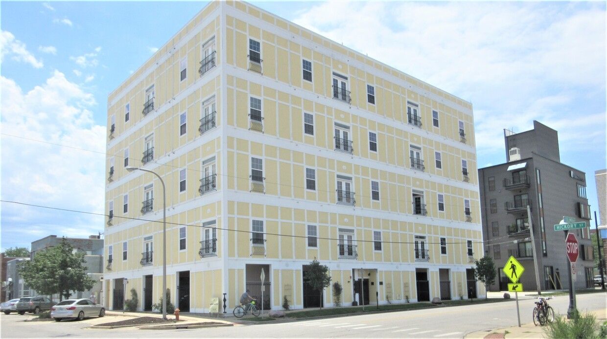 Photo of 11 E Columbia Avenue, Champaign, IL 61820