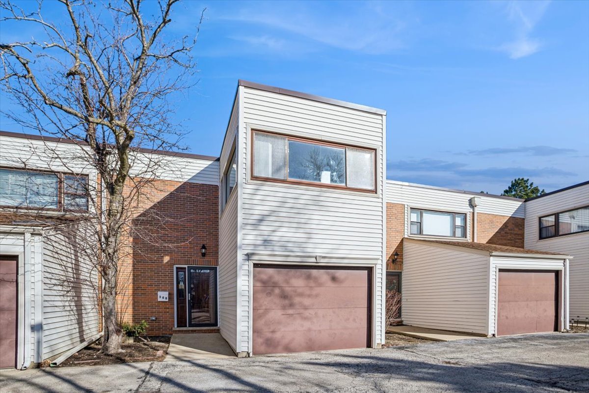 Photo of 368 Willow Tree Court, Hoffman Estates, IL 60169