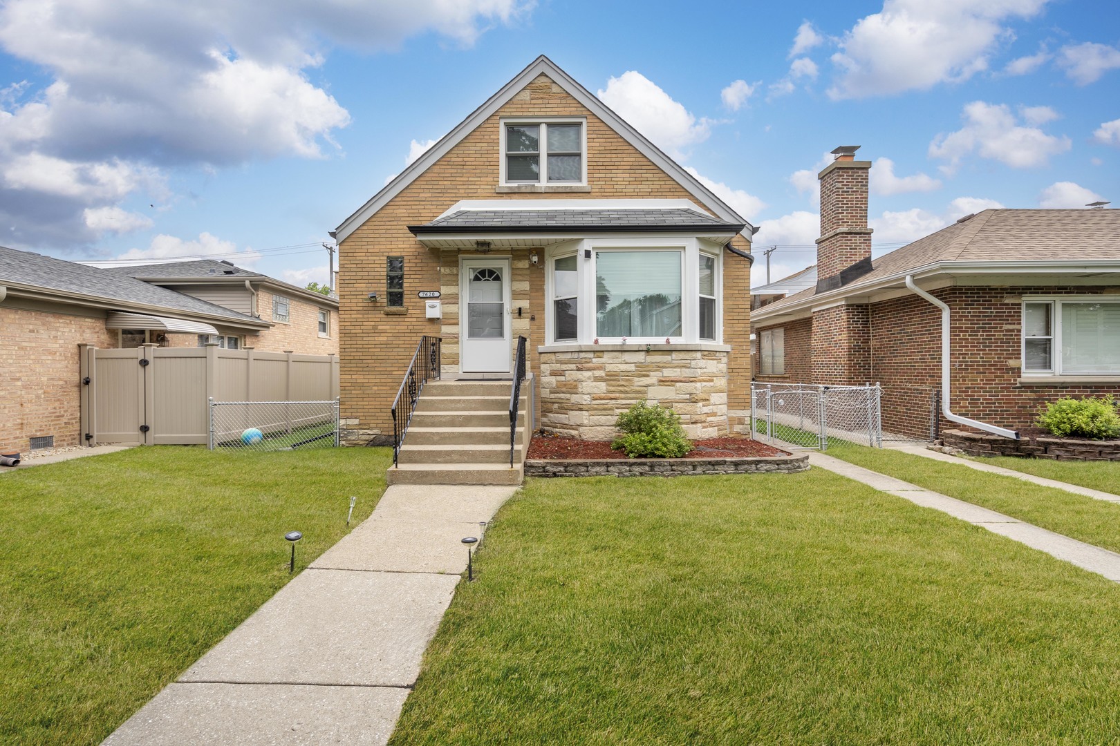 Photo of 7620 W Gregory Street, Chicago, IL 60656