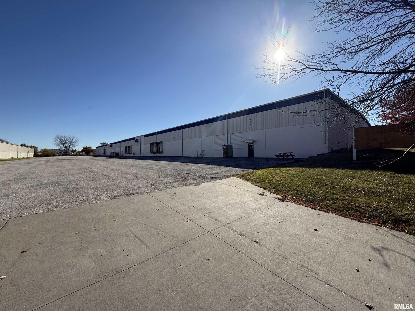 Photo of 8201 W 42ND Street, Rock Island, IL 61201