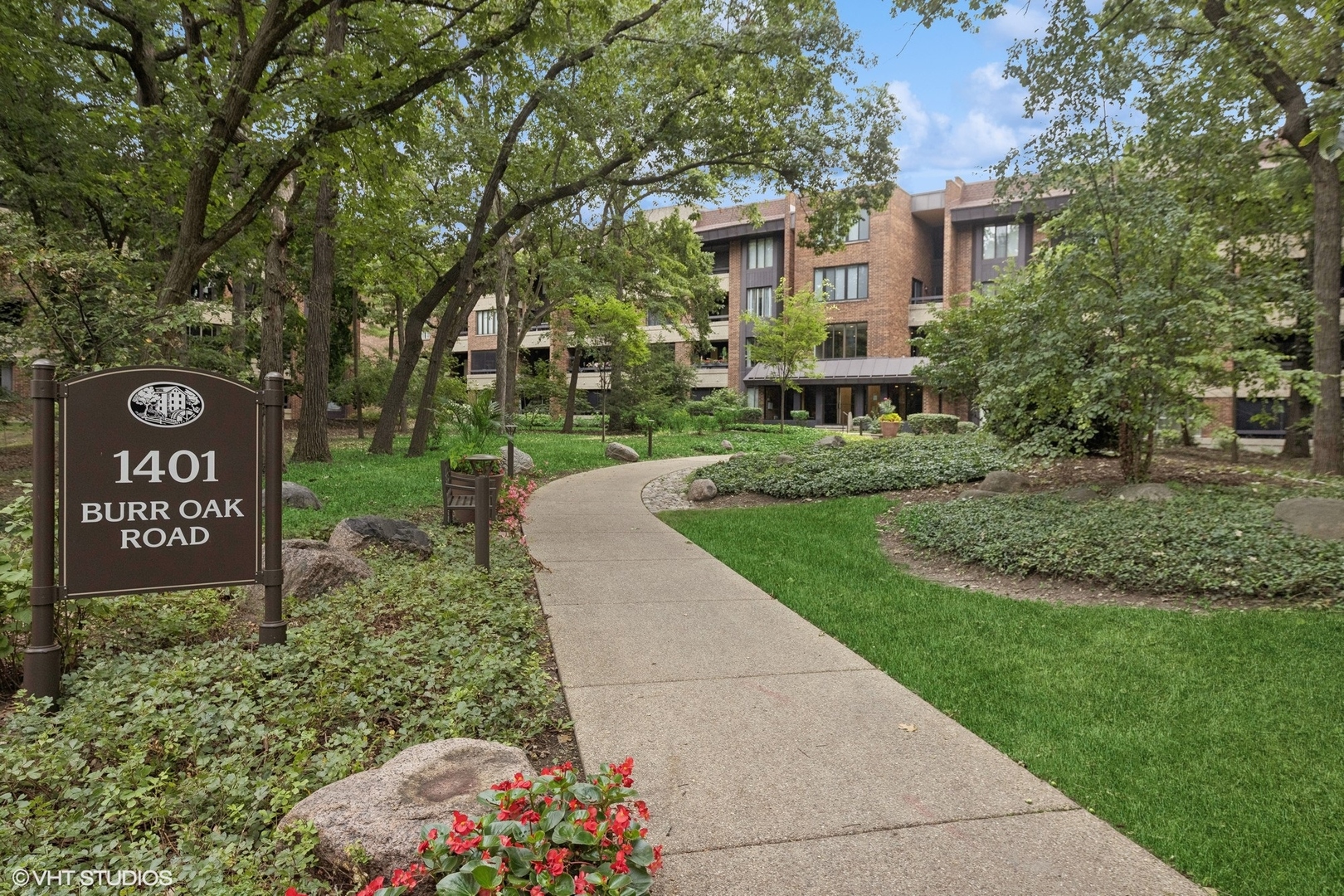 Photo of 1401 Burr Oak Road, Hinsdale, IL 60521