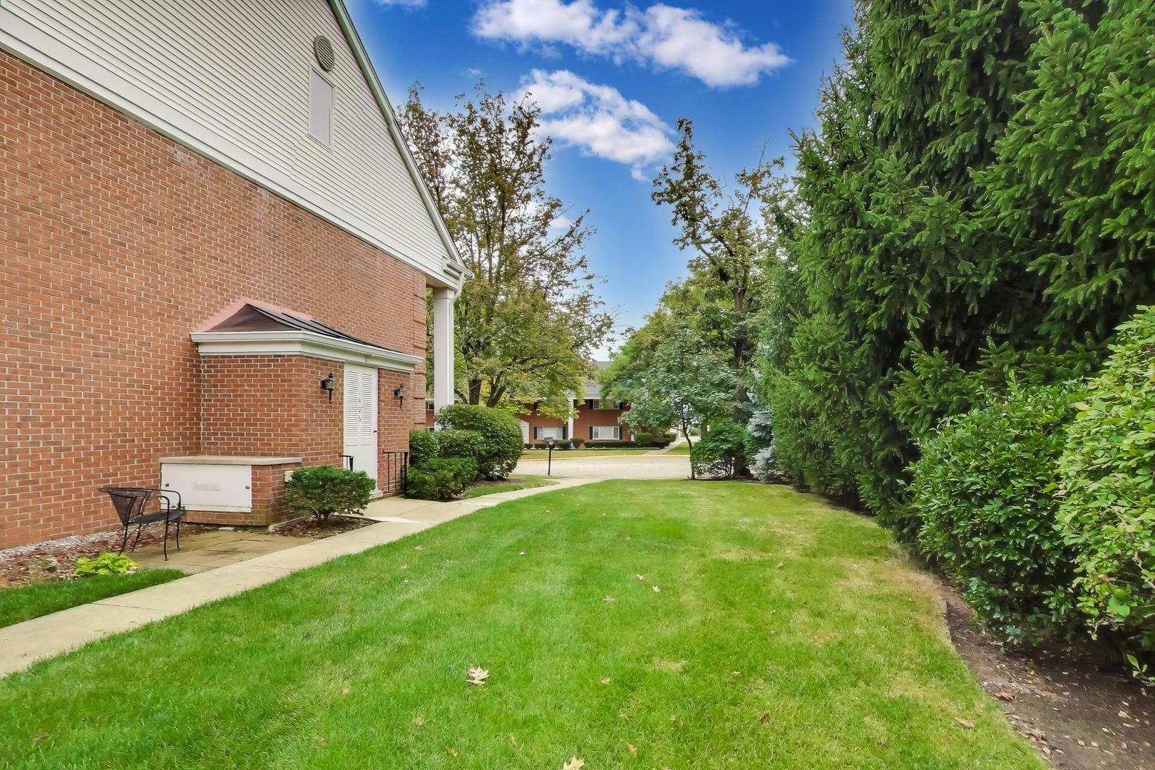 Photo of 1406 Chanticleer Lane, Hinsdale, IL 60521