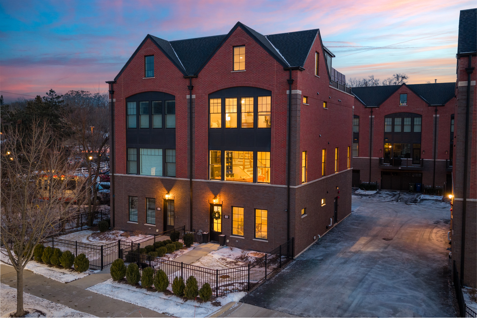 Photo of 932 E Chicago Avenue, Naperville, IL 60540