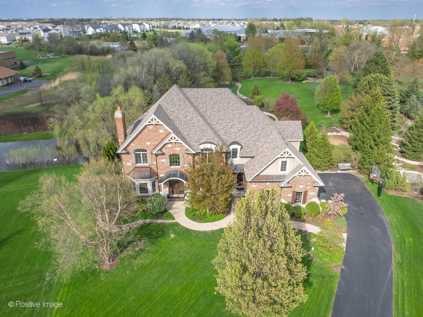 Photo of 37W220 MISSION HILLS Drive, St. Charles, IL 60175