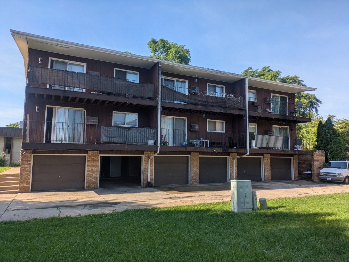 Photo of 75 N Lyle Avenue, Elgin, IL 60123