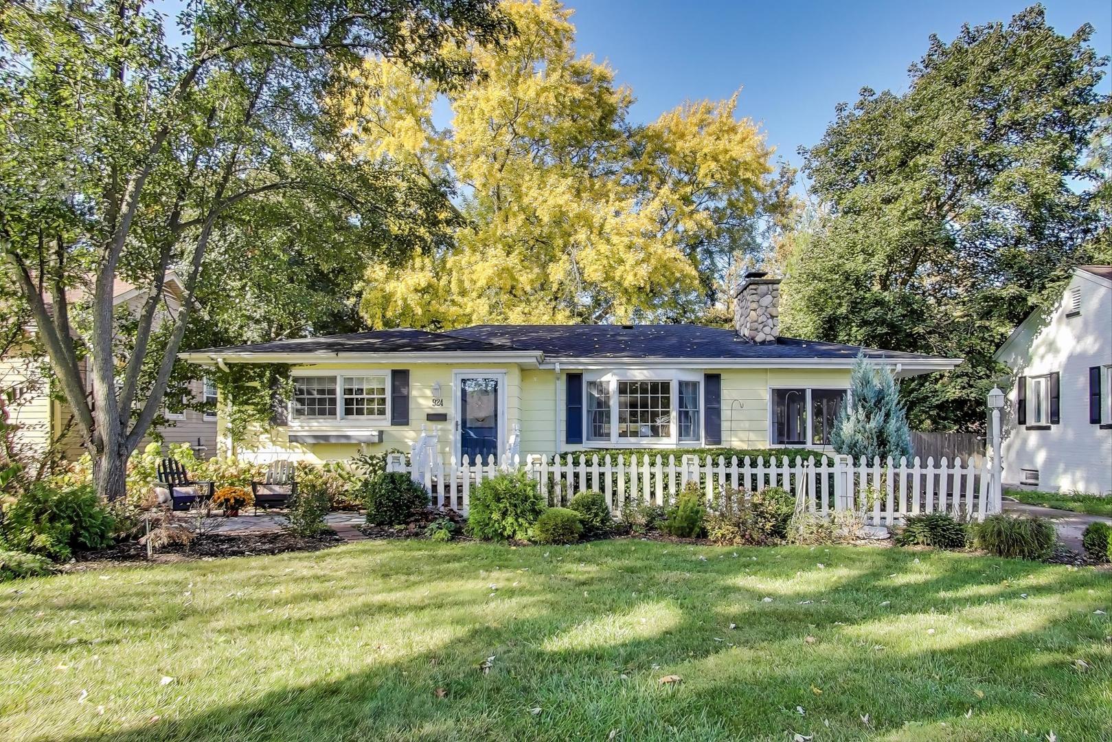 Photo of 924 Lyford Lane, Wheaton, IL 60189
