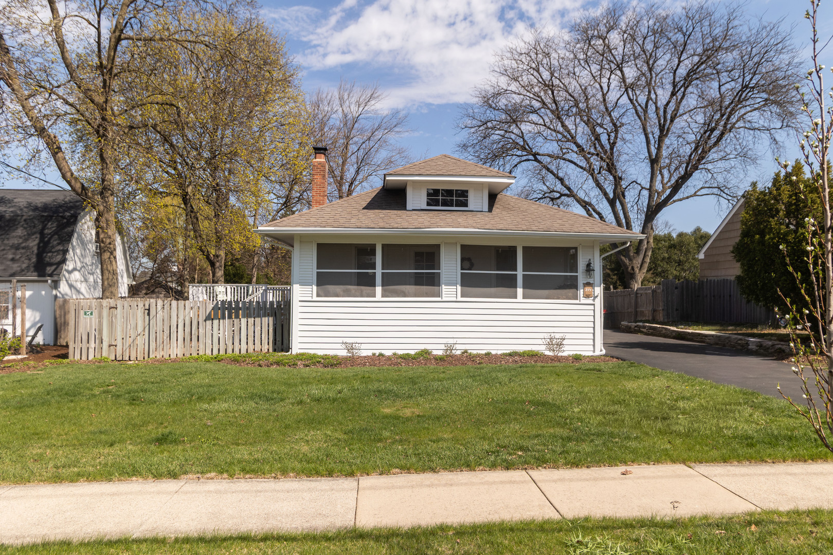 Photo of 219 W Oak Avenue, Wheaton, IL 60187