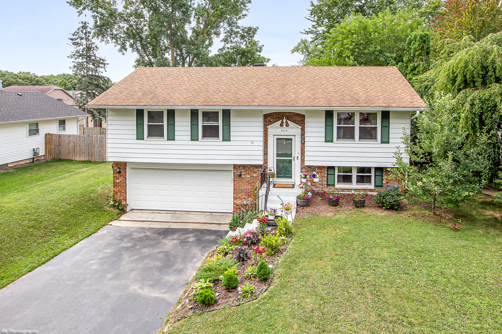 Photo of 2319 Springhill Lane, Lindenhurst, IL 60046