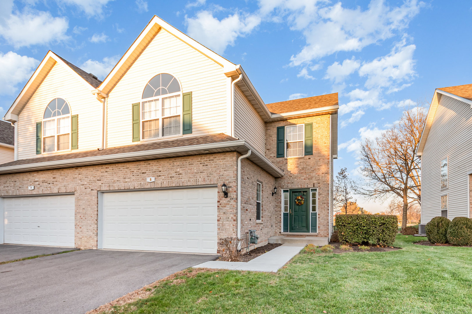 Photo of 8 Lily Court, Bolingbrook, IL 60440