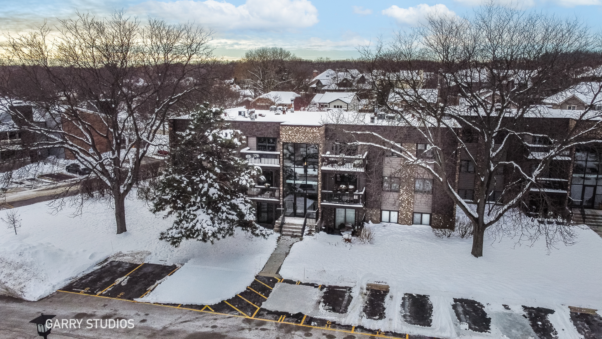 Photo of 1460 STONEBRIDGE Circle, Wheaton, IL 60189