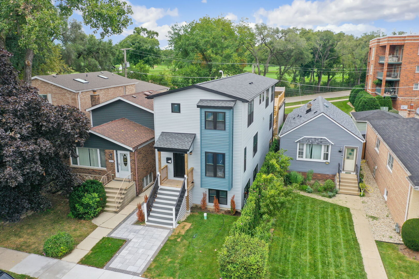 Photo of 6672 W Montrose Avenue, Harwood Heights, IL 60706