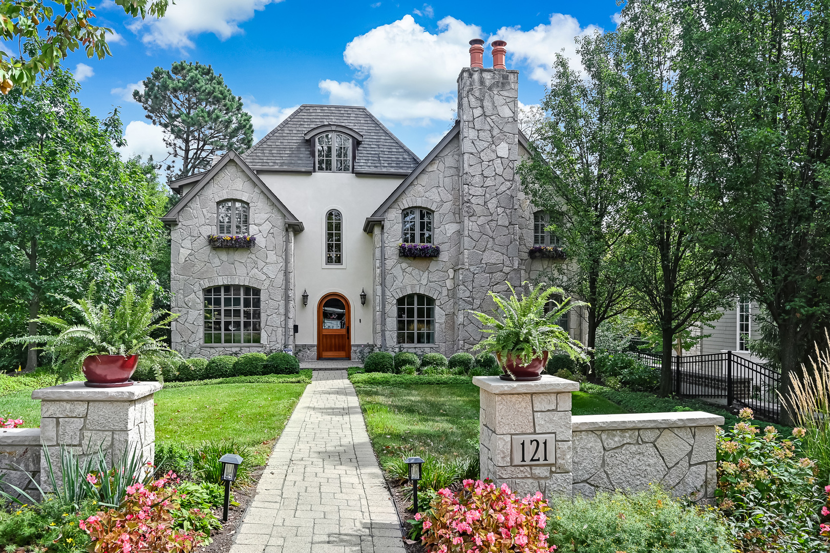 Photo of 121 S Stough Street, Hinsdale, IL 60521