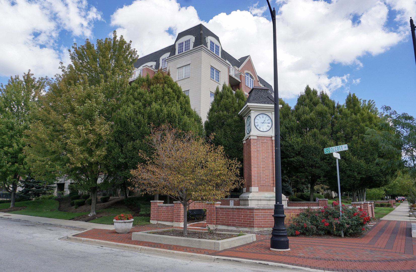 Photo of 4811 N OLCOTT Avenue, Harwood Heights, IL 60706