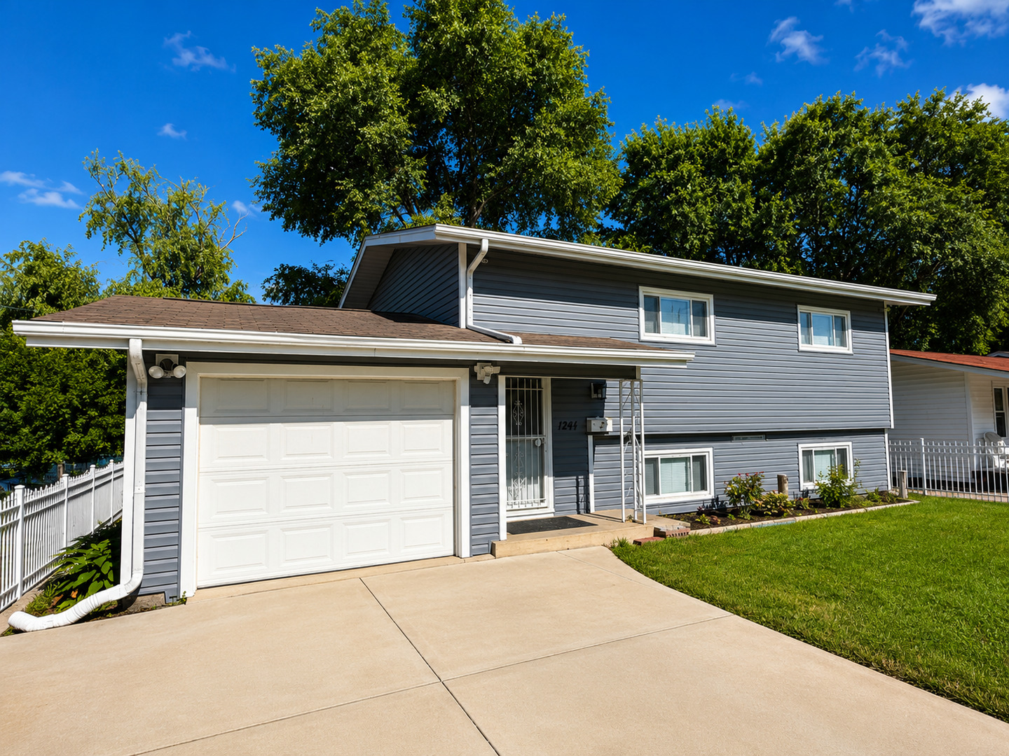 Photo of 1241 S Elmwood Avenue, Waukegan, IL 60085
