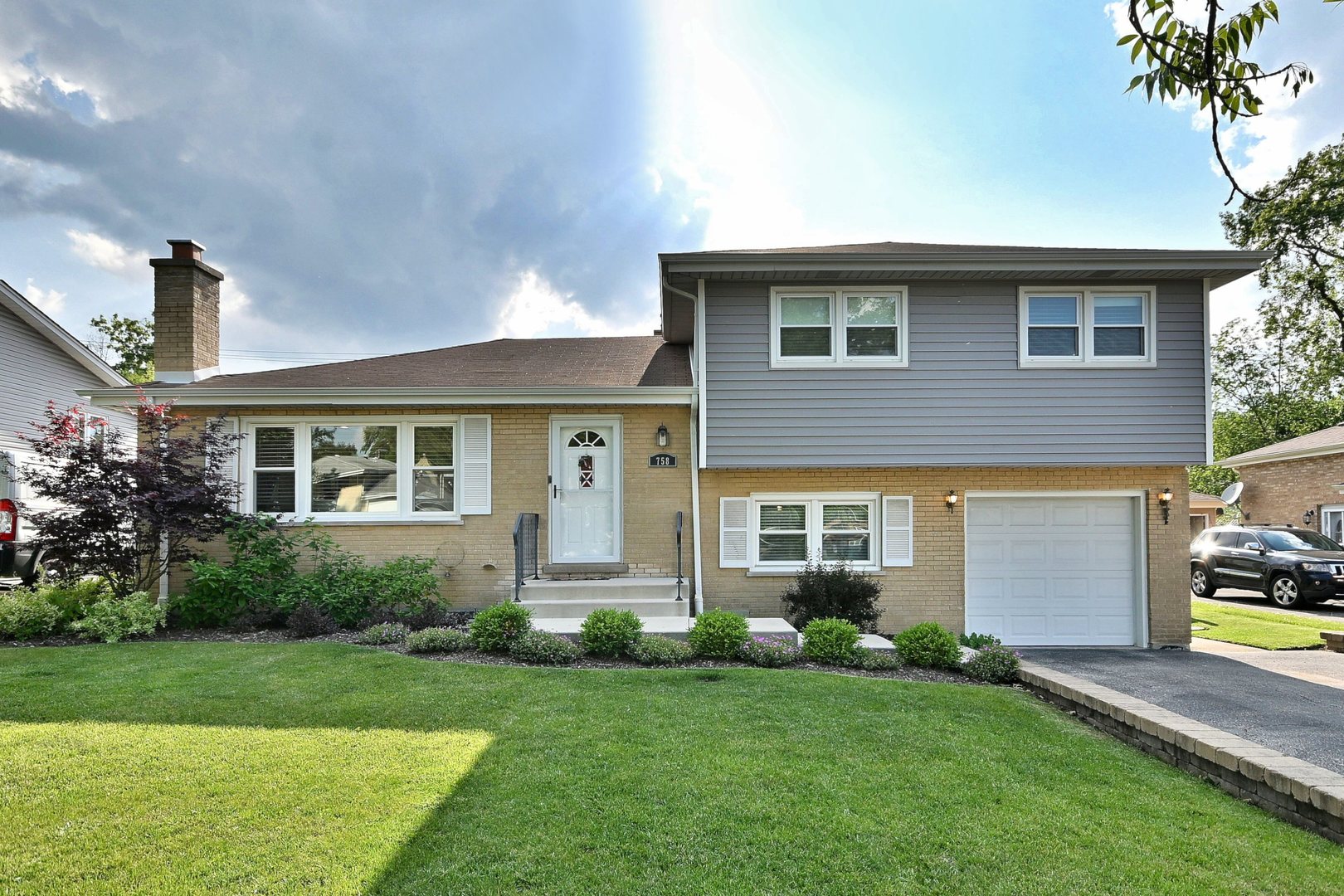 Photo of 758 N Kenilworth Avenue, Elmhurst, IL 60126