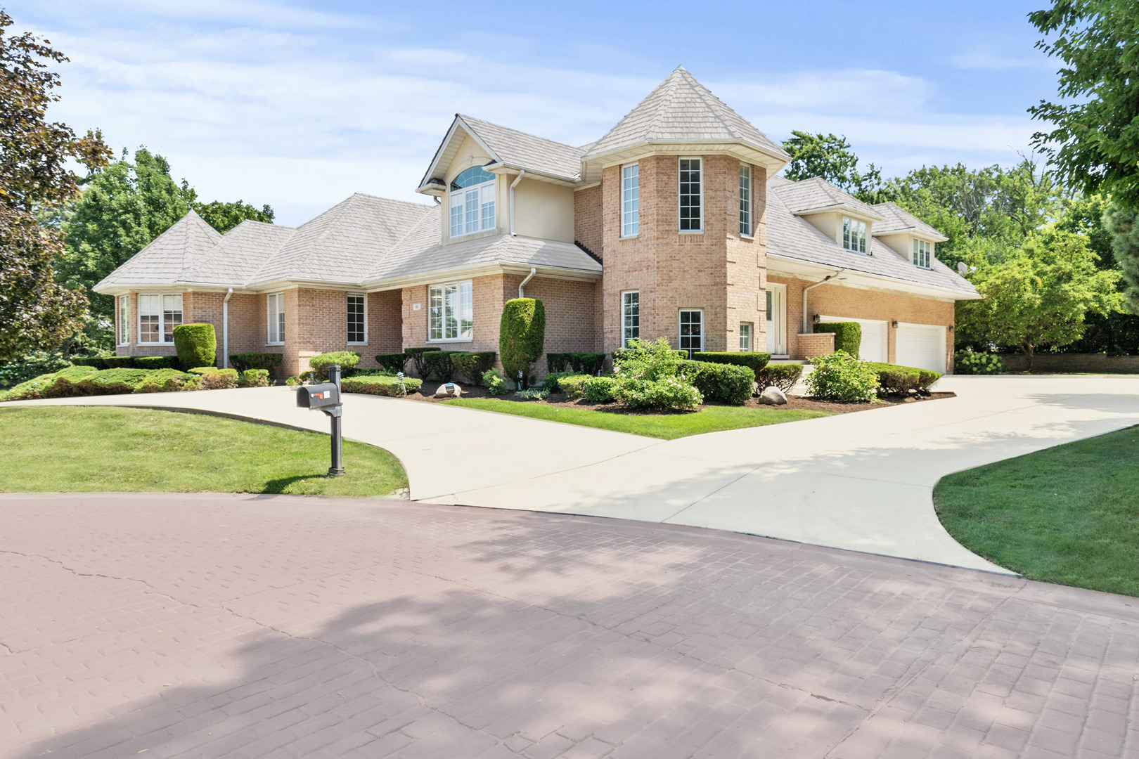 Photo of 911 Red Fox Lane, Oak Brook, IL 60523