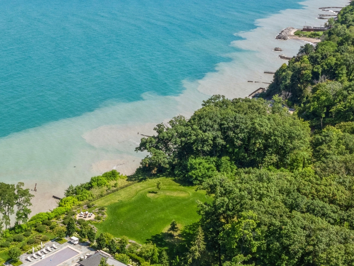 Photo of 700 Forest Cove Road, Lake Bluff, IL 60044