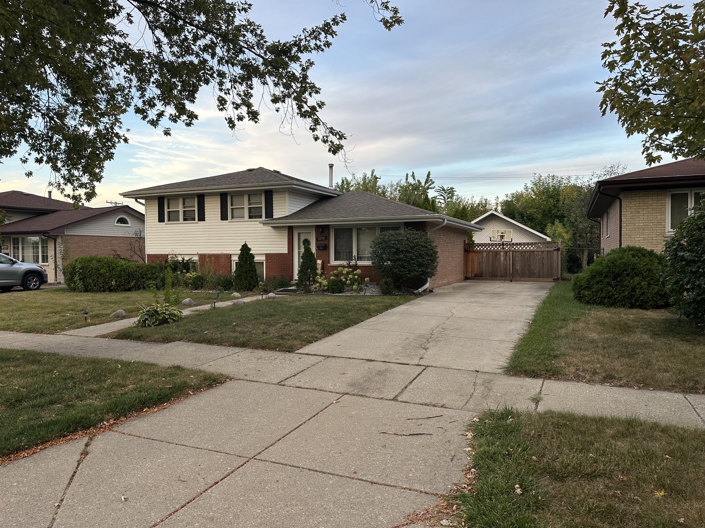 Photo of 10501 Forest Lane, Chicago Ridge, IL 60415