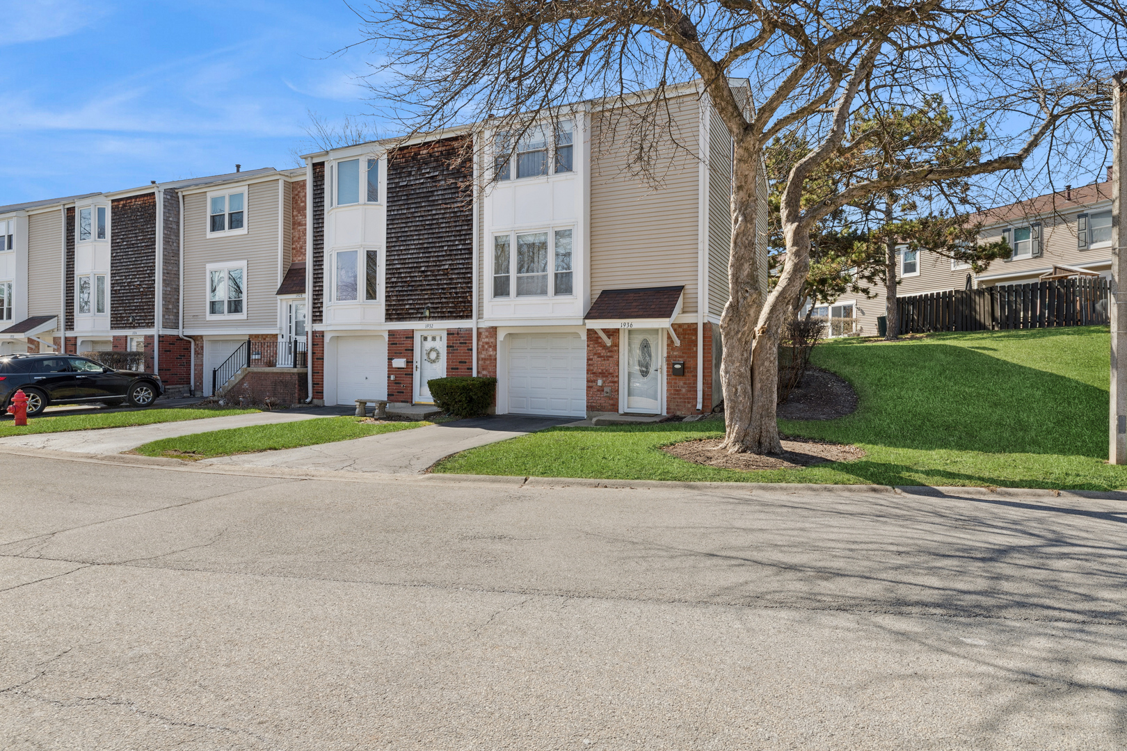 Photo of 1936 Whitingham Lane, Hoffman Estates, IL 60169