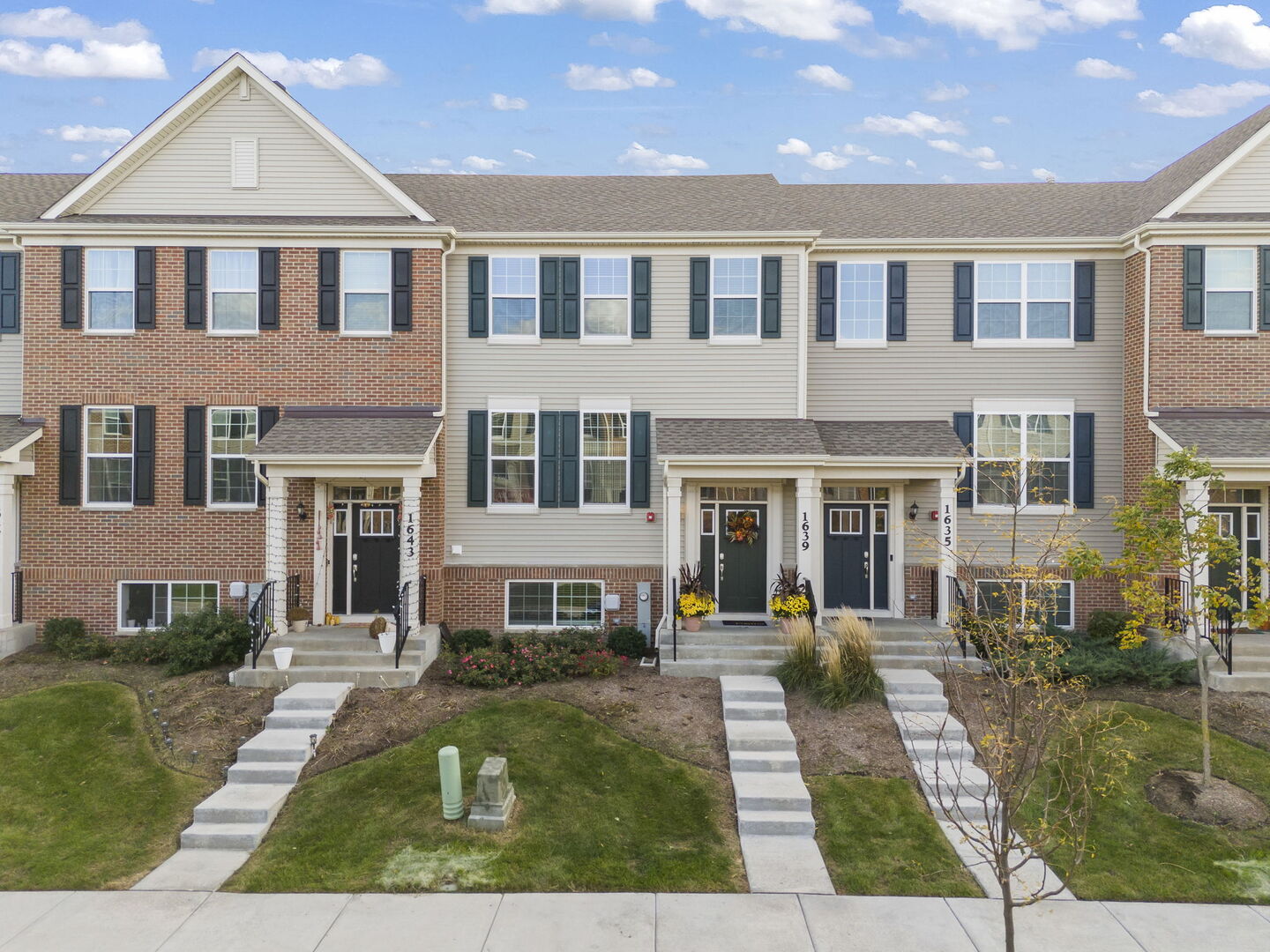 Photo of 1639 Bentz Way, Batavia, IL 60510