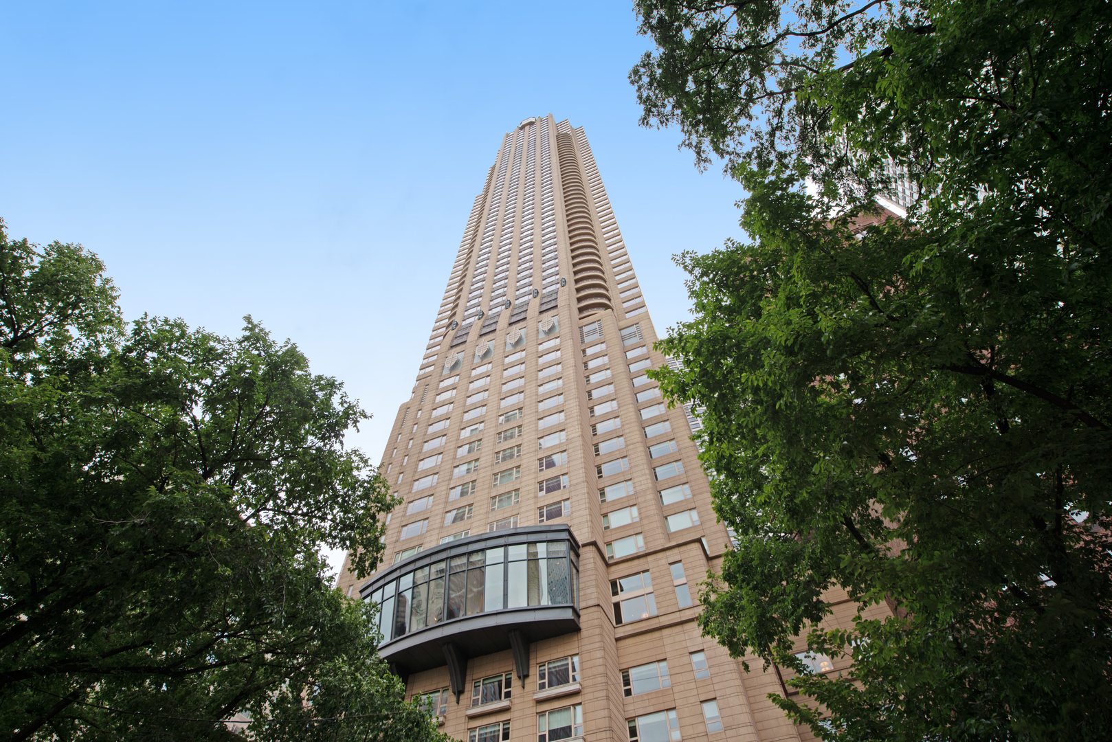 Photo of 800 N MICHIGAN Avenue, Chicago, IL 60611