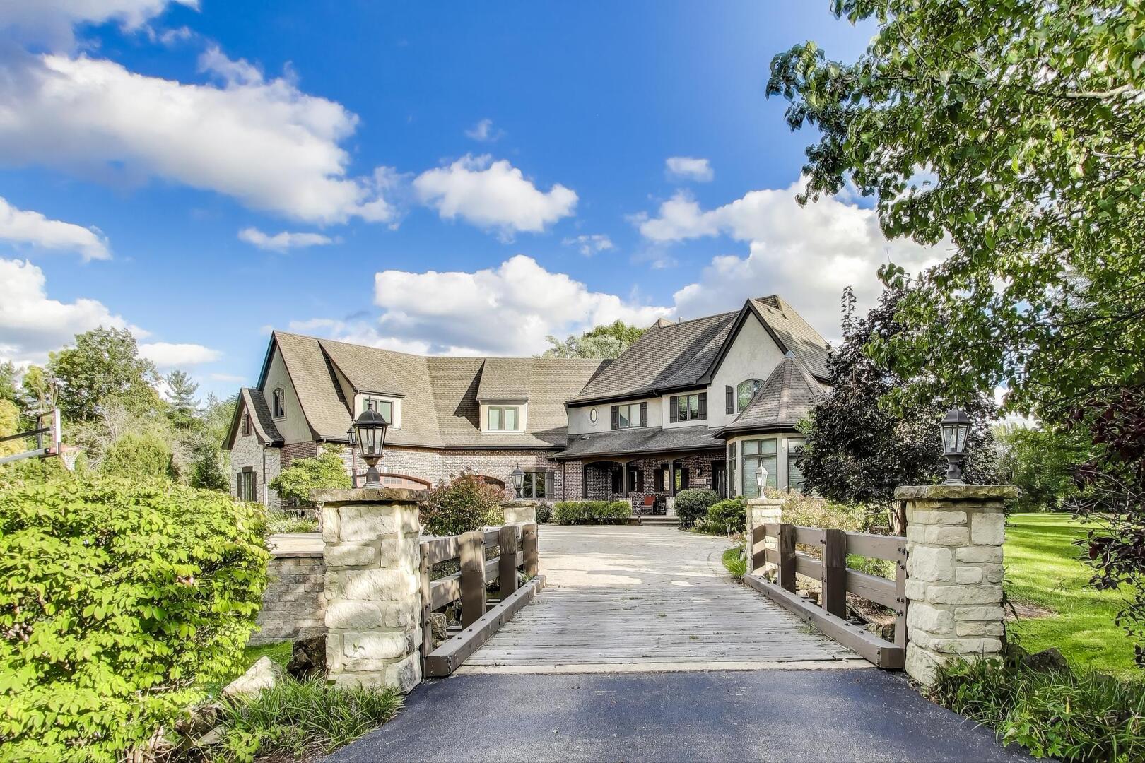 Photo of 23W711 Hobson Road, Naperville, IL 60540