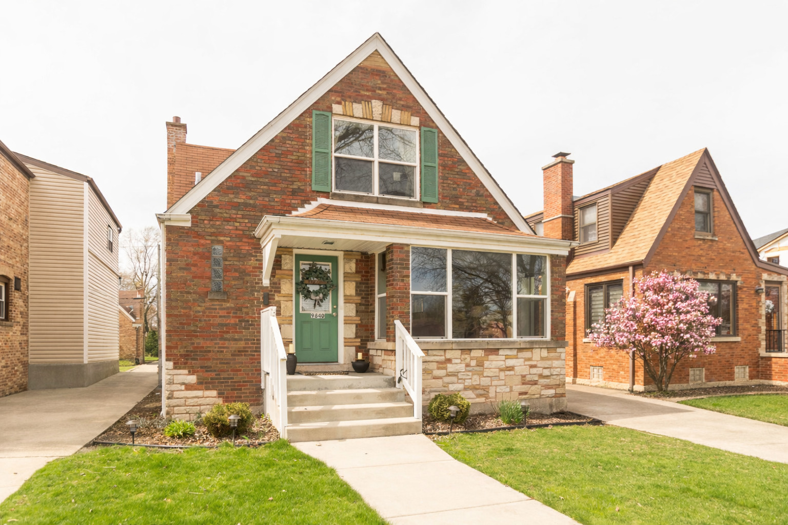 Photo of 9840 S Saint Louis Avenue, Evergreen Park, IL 60805