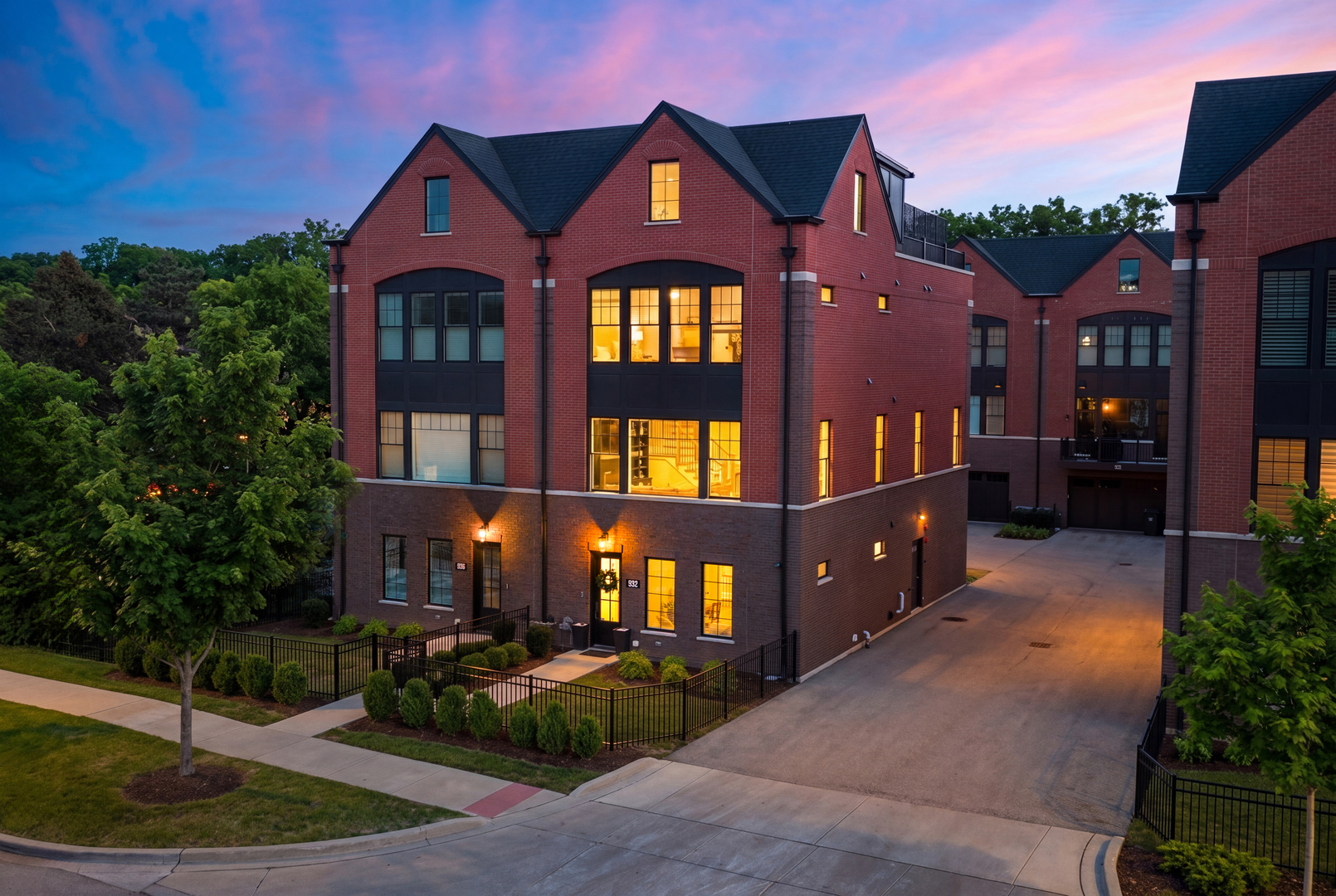 Photo of 932 E Chicago Avenue, Naperville, IL 60540