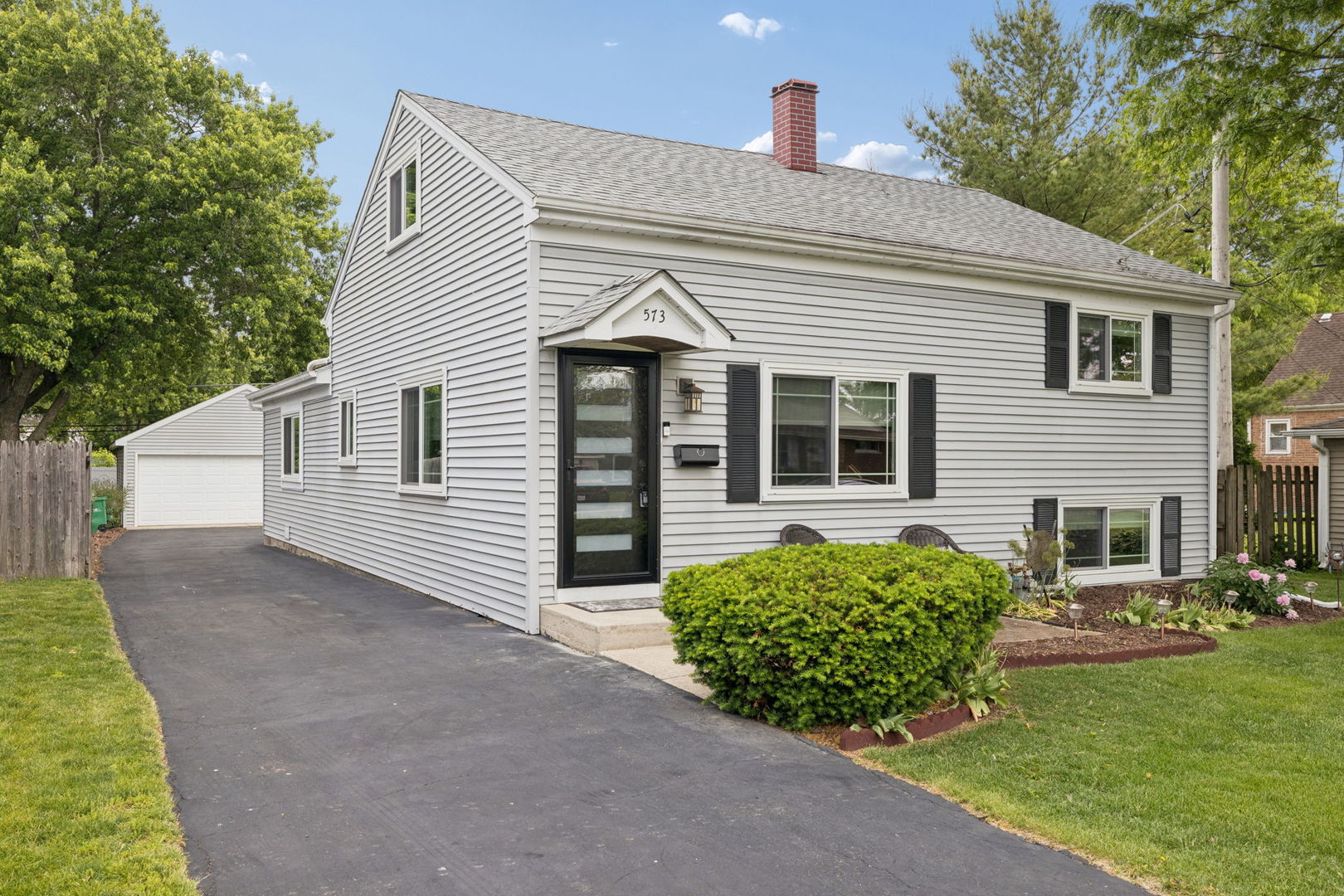 Photo of 573 S Chase Avenue, Lombard, IL 60148