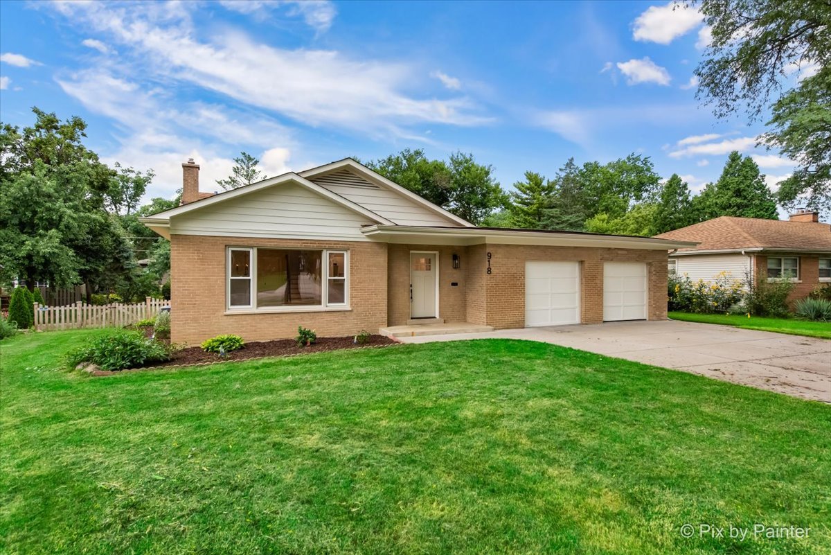 Photo of 918 Delles Road, Wheaton, IL 60189