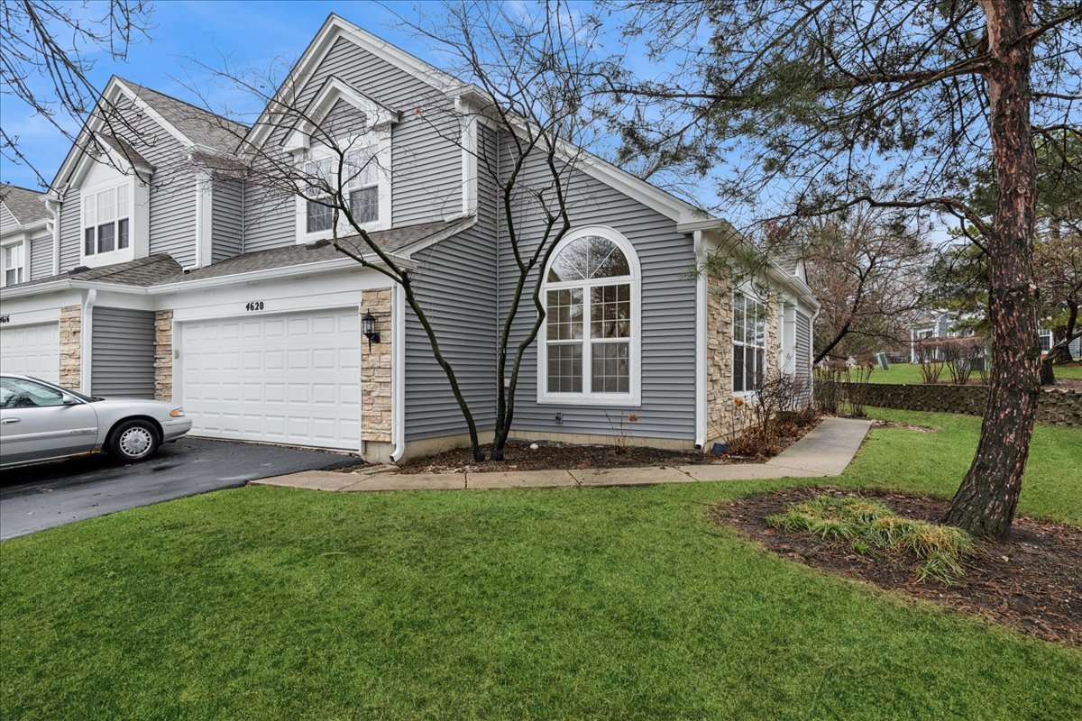 Photo of 4620 Olmstead Drive, Hoffman Estates, IL 60192
