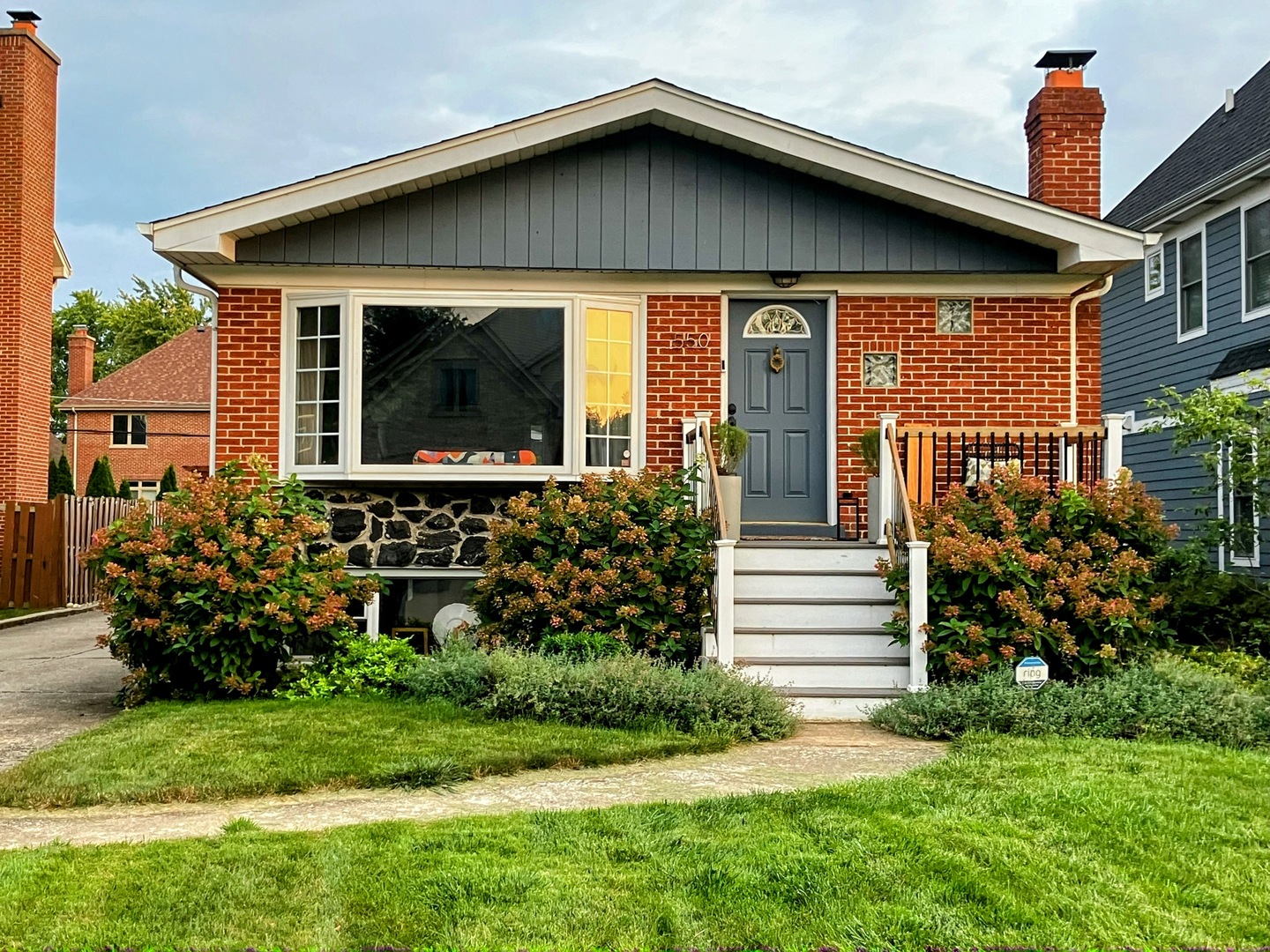 Photo of 550 W Gladys Avenue, Elmhurst, IL 60126