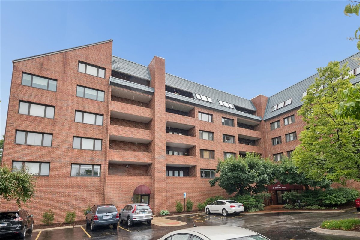 Photo of 101 S Summit Avenue, Park Ridge, IL 60068