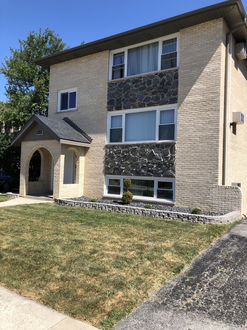 Photo of 10301 Mcvicker Avenue, Chicago Ridge, IL 60415