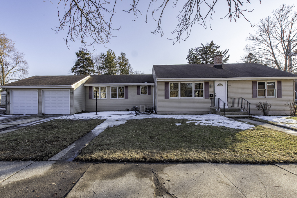 Photo of 821 12th Street, North Chicago, IL 60064