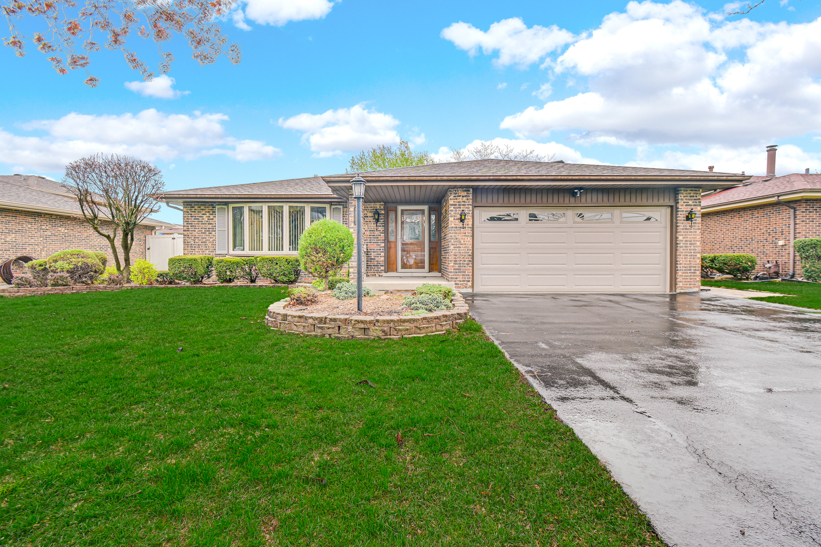 Photo of 16563 Crescent Avenue, Tinley Park, IL 60477