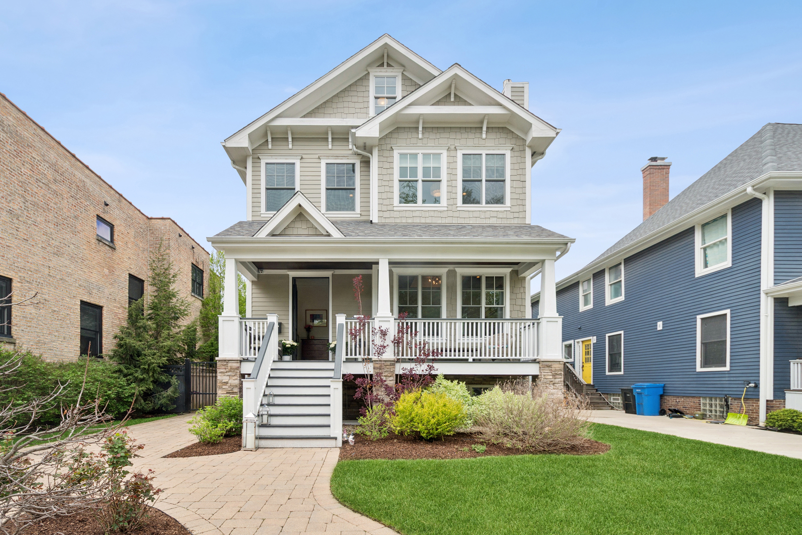 Photo of 3830 N LOWELL Avenue, Chicago, IL 60641