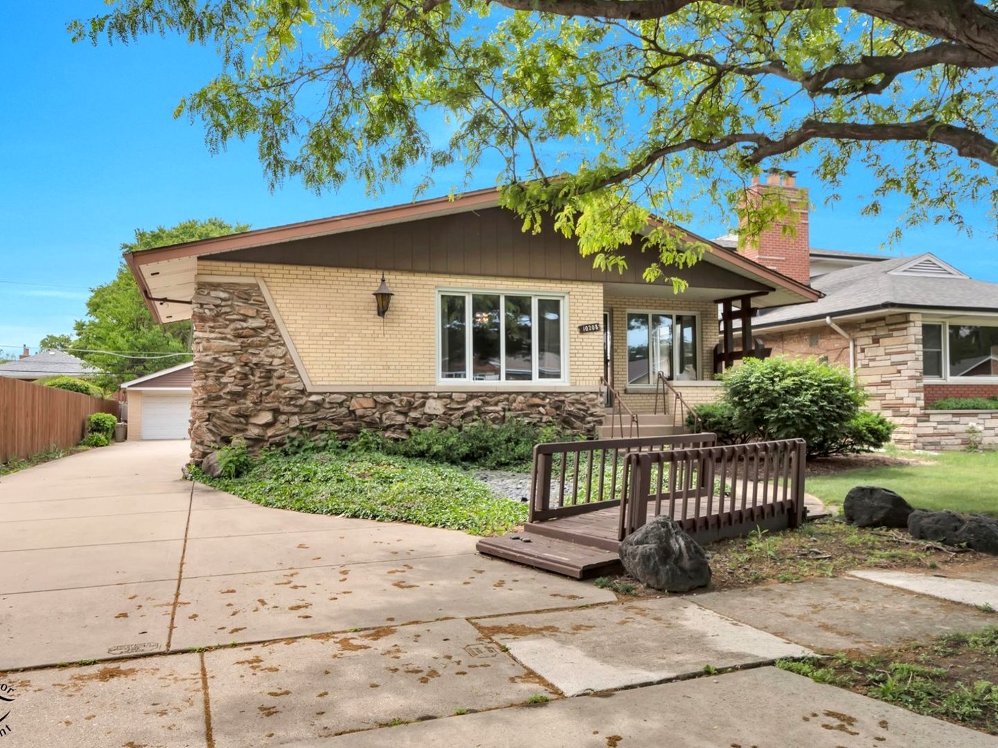 Photo of 10208 S Saint Louis Avenue, Evergreen Park, IL 60805