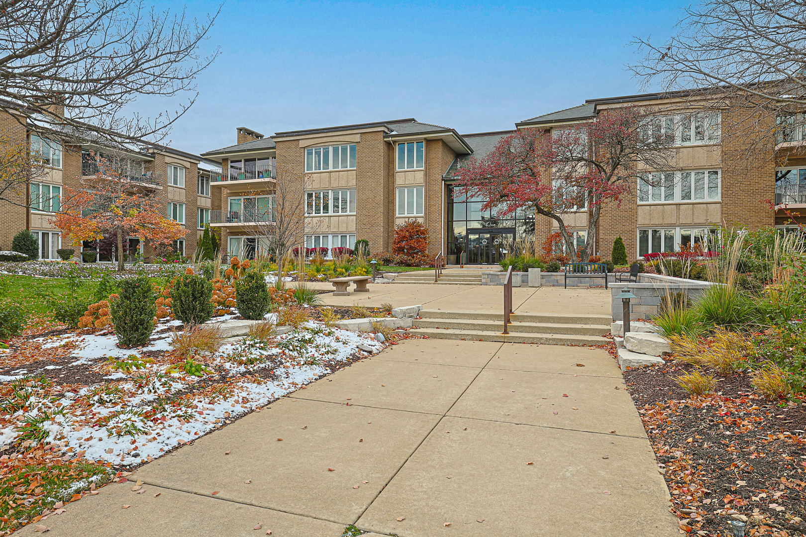 Photo of 1 Oak Brook Club Drive, Oak Brook, IL 60523