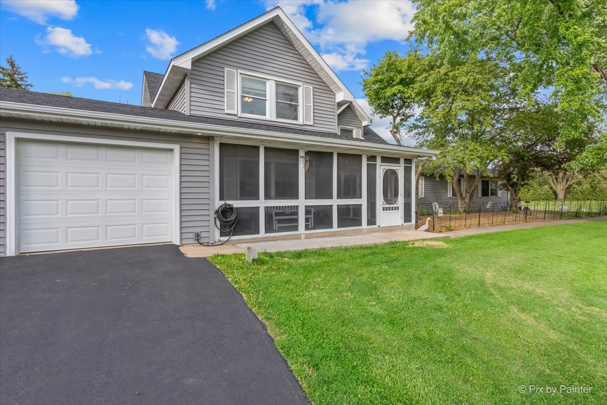 Photo of 39W030 POPLAR Lane, St. Charles, IL 60175